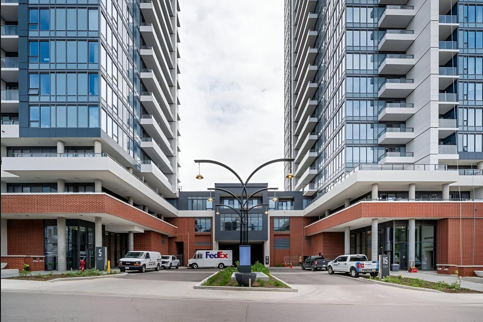 Newly Built Condo With Amazing Views Кіченер Екстер'єр фото