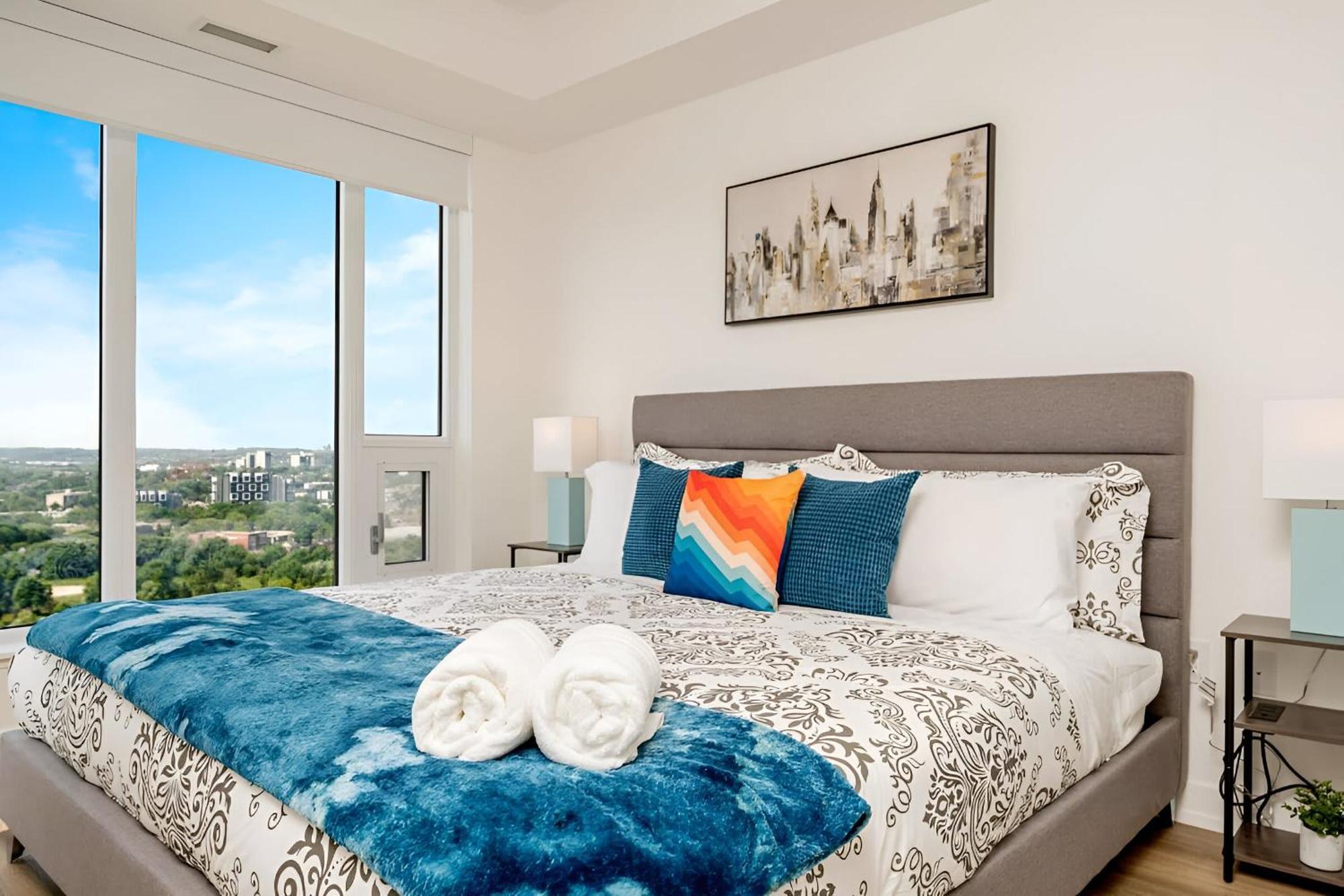 Newly Built Condo With Amazing Views Кіченер Екстер'єр фото