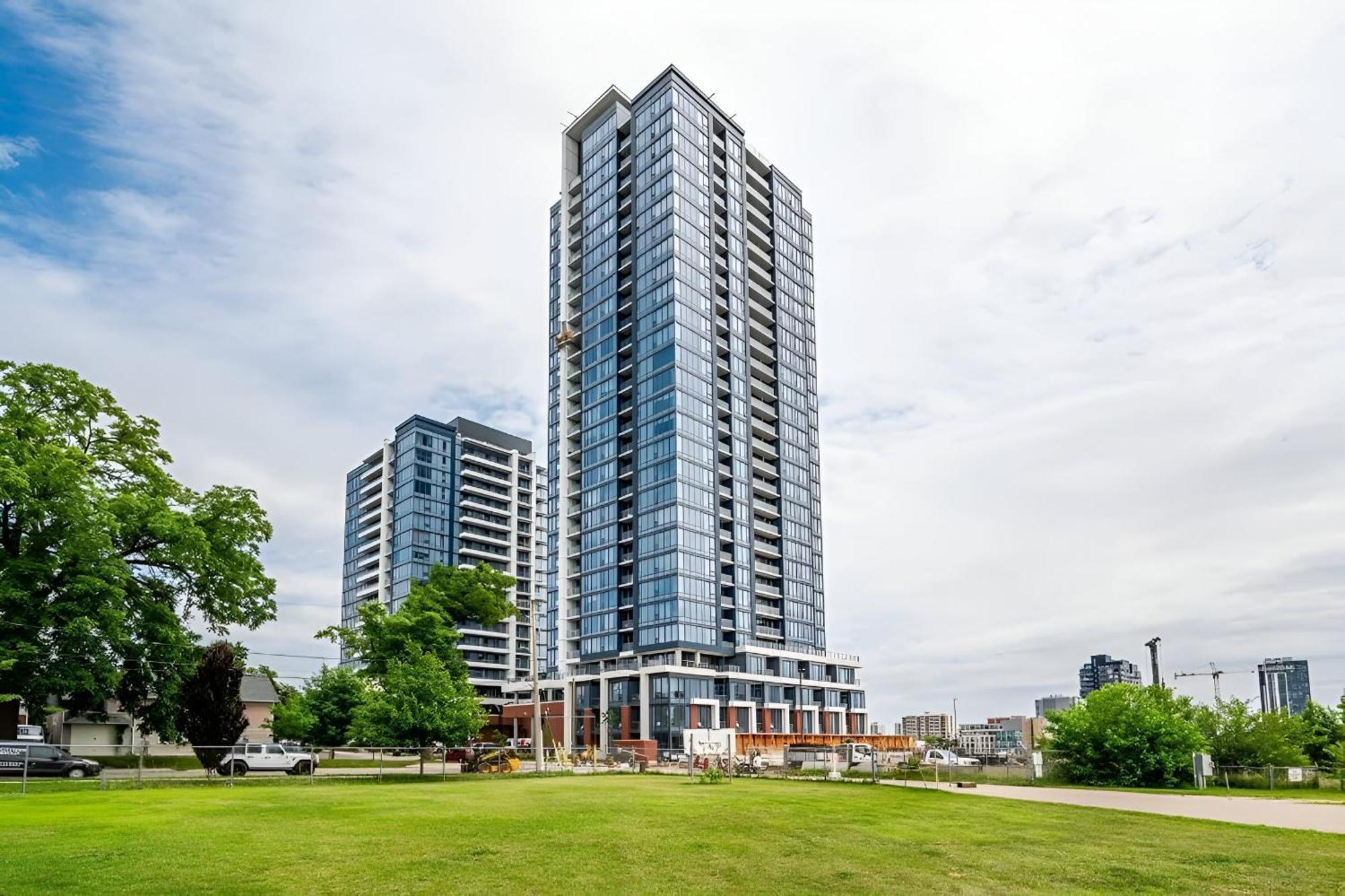 Newly Built Condo With Amazing Views Кіченер Екстер'єр фото